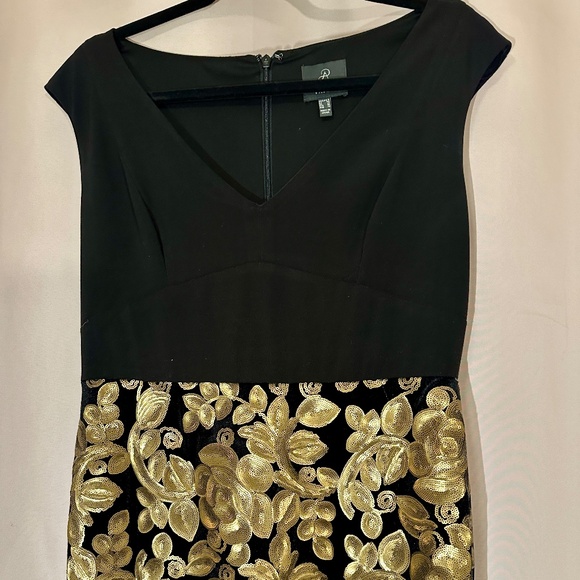 Elegant floor legth Adrianna Papell gown - Picture 4 of 7